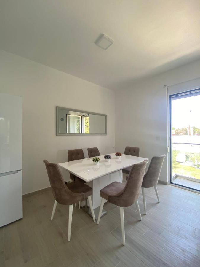 Rasi Luxury Apartments ウルツィニ エクステリア 写真